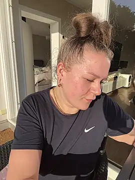 Snapshot of Fancy-Francy chatting on March 6, 3:35 pm Fancy-Francy online show from March 6, 3:35 pm