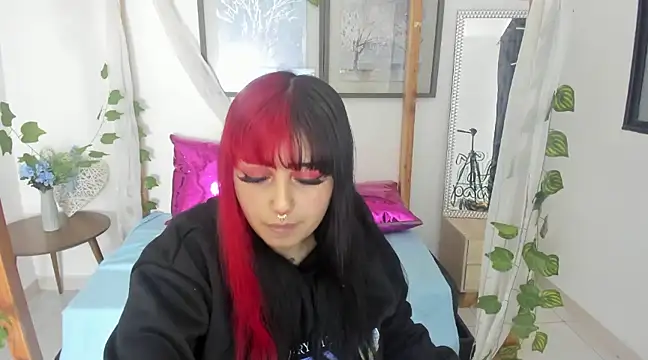 lussyevans24 online show from February 8, 7:26 am