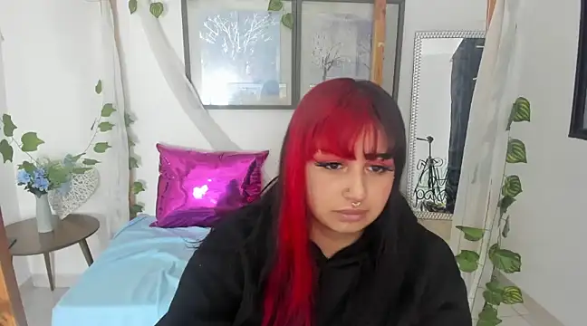 lussyevans24 online show from February 8, 10:29 am