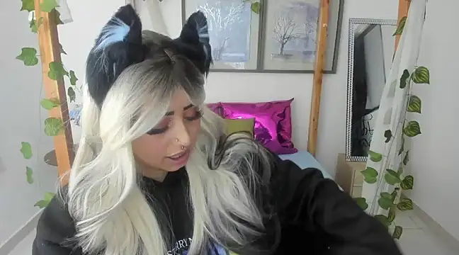 lussyevans24 online show from February 12, 2:56 am