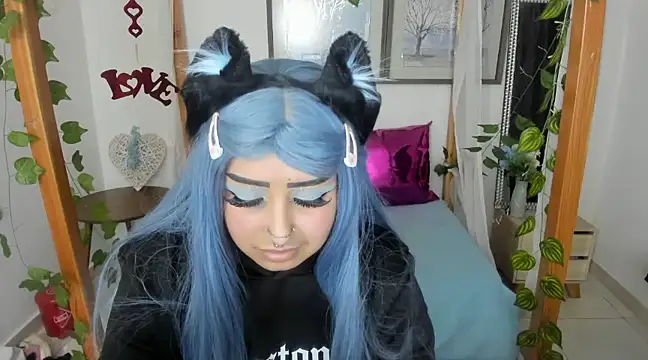 lussyevans24 online show from March 12, 3:24 am