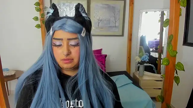 lussyevans24 online show from March 20, 7:47 am