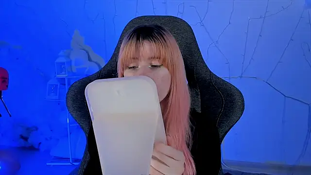 LexiWenford online show from February 12, 5:58 am