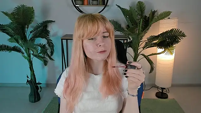 LexiWenford online show from March 11, 5:49 am