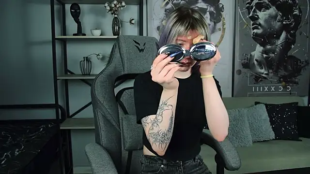 Snapshot of LexiWenford chatting on March 17, 2:49 am LexiWenford online show from March 17, 2:49 am