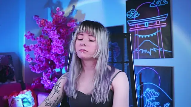 Snapshot of LexiWenford chatting on April 3, 3:15 am LexiWenford online show from April 3, 3:15 am