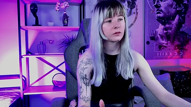 Snapshot of LexiWenford chatting on April 6, 2:53 am LexiWenford online show from April 6, 2:53 am