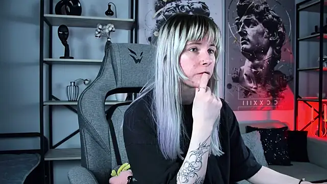 Snapshot of LexiWenford chatting on April 7, 6:03 am LexiWenford online show from April 7, 6:03 am