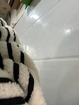 Snapshot of Asia-Melody chatting on February 21, 12:27 am Asia-Melody online show from February 21, 12:27 am