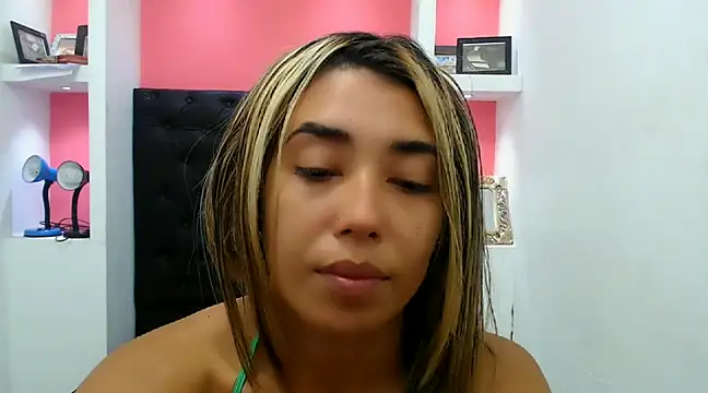 Snapshot of Dona_Tela chatting on December 17, 3:28 pm Dona Tela online show from December 17, 3:28 pm