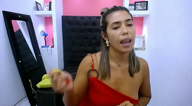 Snapshot of Dona_Tela chatting on December 20, 8:23 pm Dona Tela online show from December 20, 8:23 pm