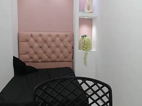 Snapshot of Dona_Tela chatting on October 1, 8:37 pm Dona Tela online show from October 1, 8:37 pm