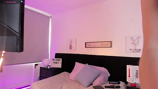 Natasha Kinski online show from February 18, 7:19 pm