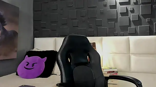 DannSaenz online show from February 12, 9:22 pm