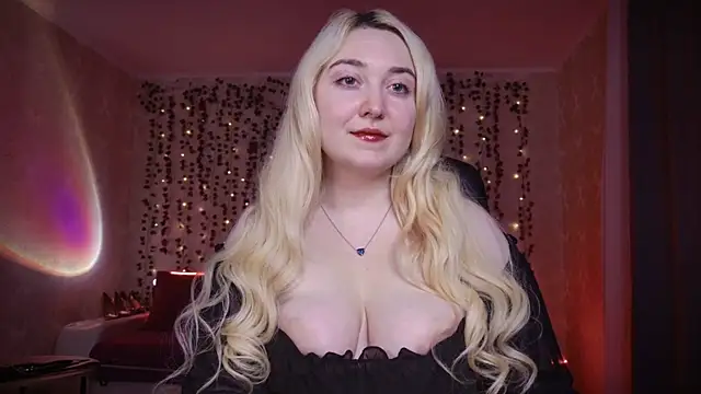 Snapshot of AllisonBlack_ chatting on October 11, 12:43 am AllisonBlack online show from October 11, 12:43 am