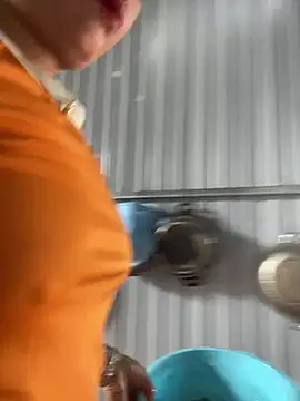 Snapshot of Linaannn chatting on March 9, 2:39 am Linaannn online show from March 9, 2:39 am