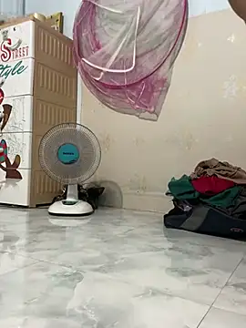 Snapshot of Linaannn chatting on March 12, 10:37 am Linaannn online show from March 12, 10:37 am