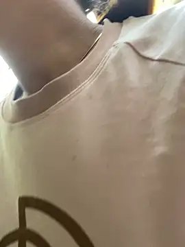 Snapshot of Linaannn chatting on March 12, 11:22 pm Linaannn online show from March 12, 11:22 pm