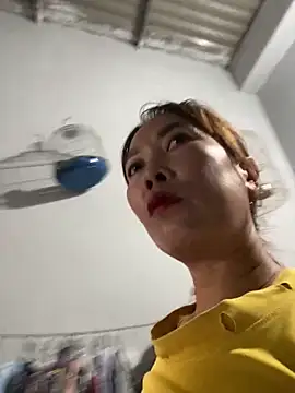 Snapshot of Linaannn chatting on March 14, 2:31 am Linaannn online show from March 14, 2:31 am