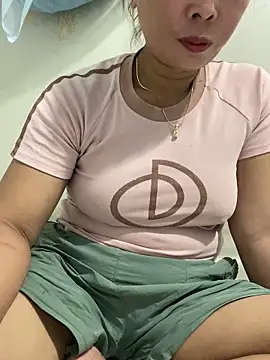 Snapshot of Linaannn chatting on March 15, 11:17 pm Linaannn online show from March 15, 11:17 pm