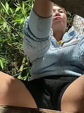 Snapshot of Linaannn chatting on March 22, 12:35 pm Linaannn online show from March 22, 12:35 pm