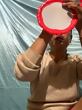 Snapshot of Linaannn chatting on September 27, 12:15 am Linaannn online show from September 27, 12:15 am