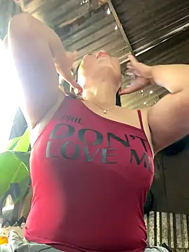 Snapshot of Linaannn chatting on October 12, 2:43 am Linaannn online show from October 12, 2:43 am