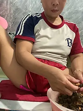 Snapshot of Linaannn chatting on October 13, 12:05 pm Linaannn online show from October 13, 12:05 pm