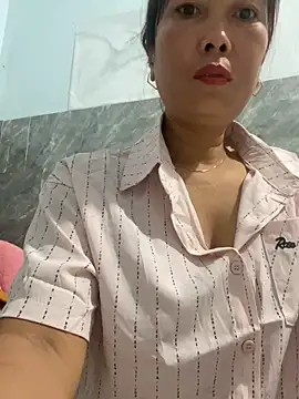 Snapshot of Linaannn chatting on November 2, 9:39 pm Linaannn online show from November 2, 9:39 pm