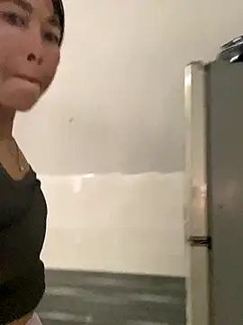 Snapshot of Linaannn chatting on November 12, 2:12 am Linaannn online show from November 12, 2:12 am