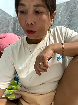 Snapshot of Linaannn chatting on November 14, 12:15 pm Linaannn online show from November 14, 12:15 pm