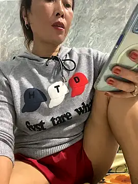 Snapshot of Linaannn chatting on November 24, 11:54 am Linaannn online show from November 24, 11:54 am