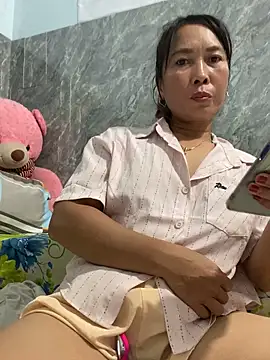 Snapshot of Linaannn chatting on December 3, 12:03 pm Linaannn online show from December 3, 12:03 pm