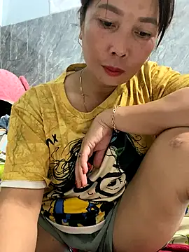 Snapshot of Linaannn chatting on December 5, 11:41 am Linaannn online show from December 5, 11:41 am