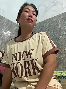 Snapshot of Linaannn chatting on December 16, 12:04 am Linaannn online show from December 16, 12:04 am