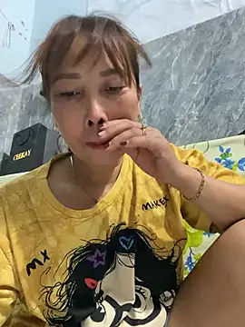 Linaannn online show from April 5, 1:08 pm