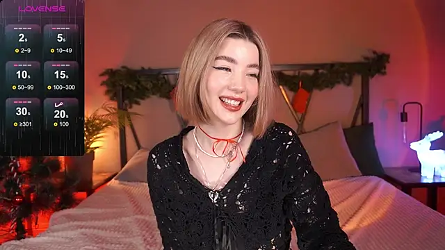 Snapshot of LindaThacker chatting on December 19, 7:51 am LindaThacker online show from December 19, 7:51 am