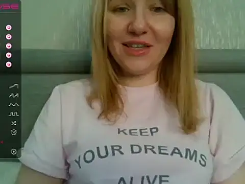 urbadkitty online show from December 9, 10:00 am