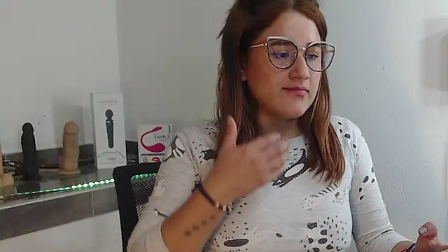 Snapshot of luna_palmerau chatting on January 18, 11:11 am luna palmerau online show from January 18, 11:11 am