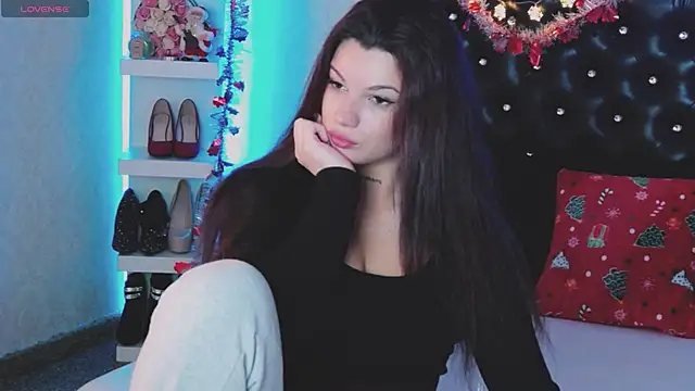 Allisonn223 online show from December 14, 1:16 pm