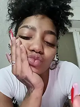 Snapshot of Laanegraofficial_ chatting on January 4, 8:37 pm Laanegraofficial online show from January 4, 8:37 pm