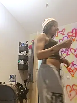 Snapshot of Laanegraofficial_ chatting on March 6, 10:04 pm Laanegraofficial online show from March 6, 10:04 pm