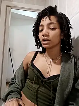 Snapshot of Laanegraofficial_ chatting on March 7, 9:17 pm Laanegraofficial online show from March 7, 9:17 pm