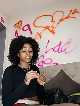 Snapshot of Laanegraofficial_ chatting on March 15, 7:27 pm Laanegraofficial online show from March 15, 7:27 pm