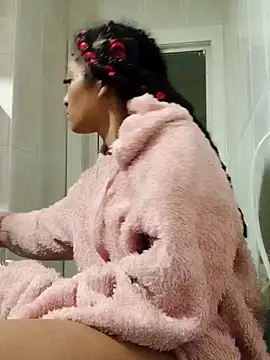 Snapshot of Laanegraofficial_ chatting on September 30, 11:32 pm Laanegraofficial online show from September 30, 11:32 pm