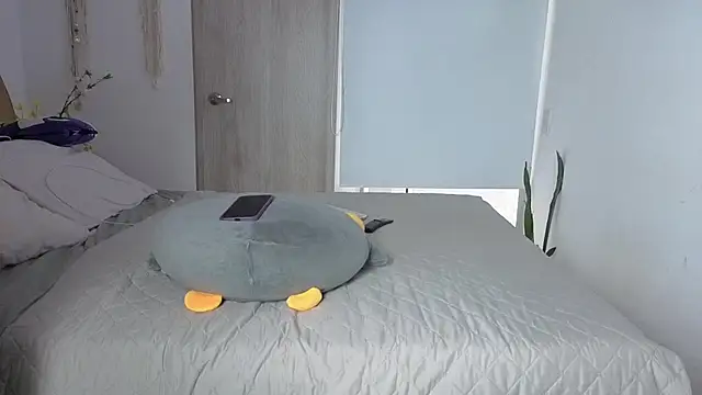 leidysauts online show from April 29, 9:43 pm