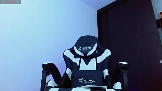 Snapshot of Valerio_20 chatting on February 13, 7:52 pm Valerio 20 online show from February 13, 7:52 pm