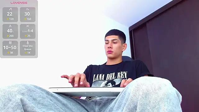 Snapshot of Valerio_20 chatting on February 17, 7:53 pm Valerio 20 online show from February 17, 7:53 pm