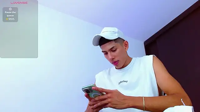 Snapshot of Valerio_20 chatting on February 22, 8:20 pm Valerio 20 online show from February 22, 8:20 pm