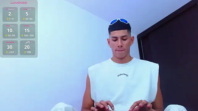 Snapshot of Valerio_20 chatting on March 8, 8:03 pm Valerio 20 online show from March 8, 8:03 pm